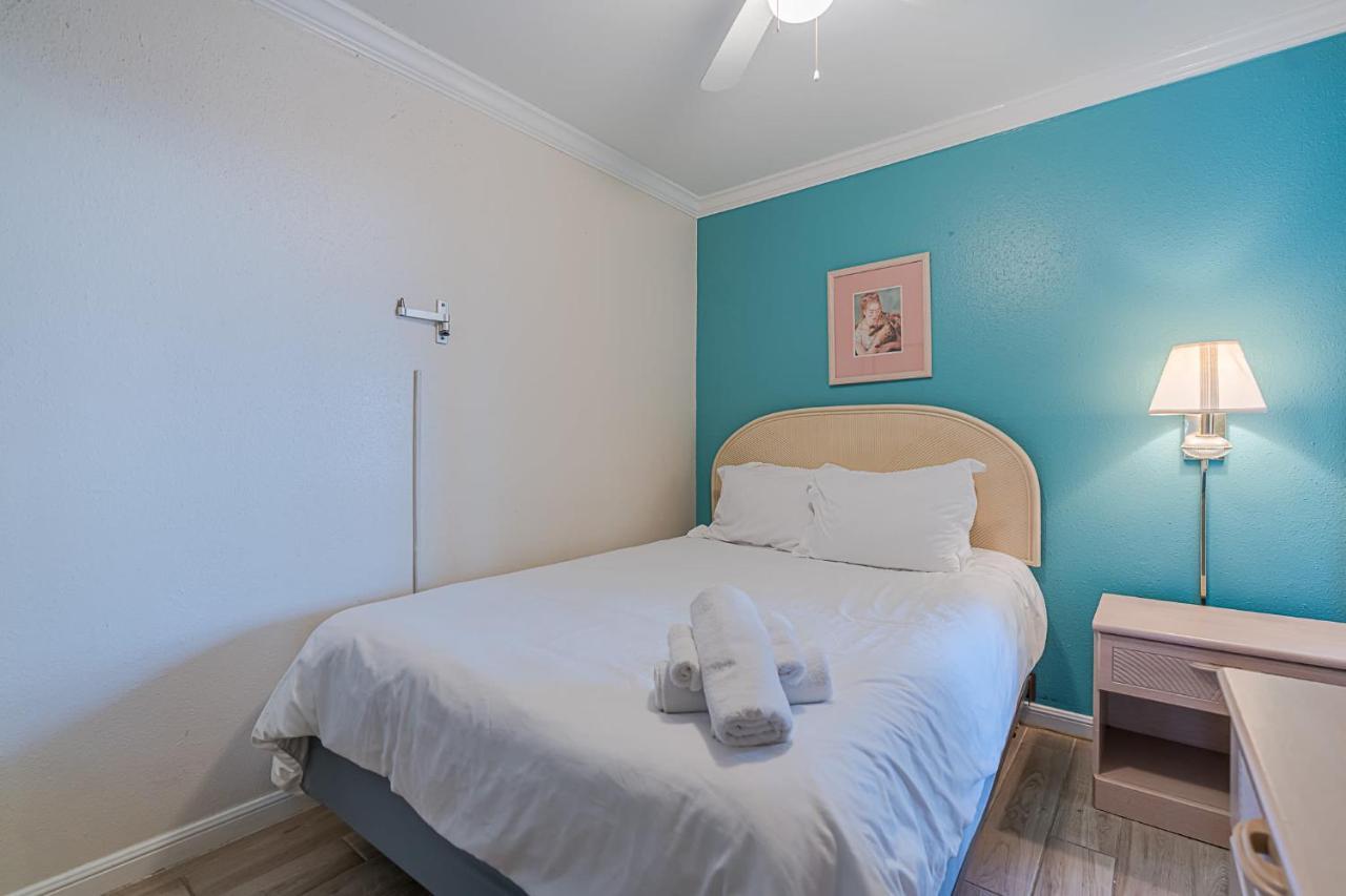 Beachside Bungalow With 2 Pools Hotel Galveston Zewnętrze zdjęcie
