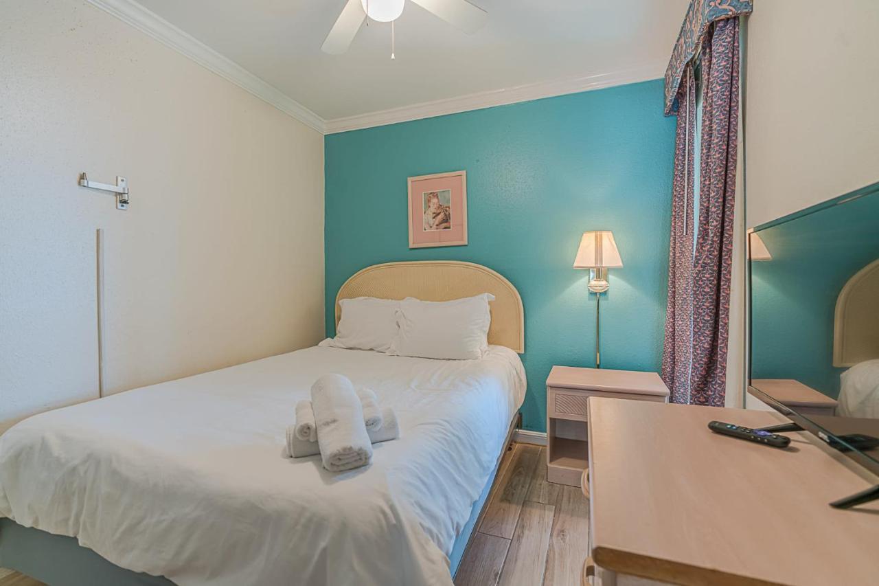 Beachside Bungalow With 2 Pools Hotel Galveston Zewnętrze zdjęcie